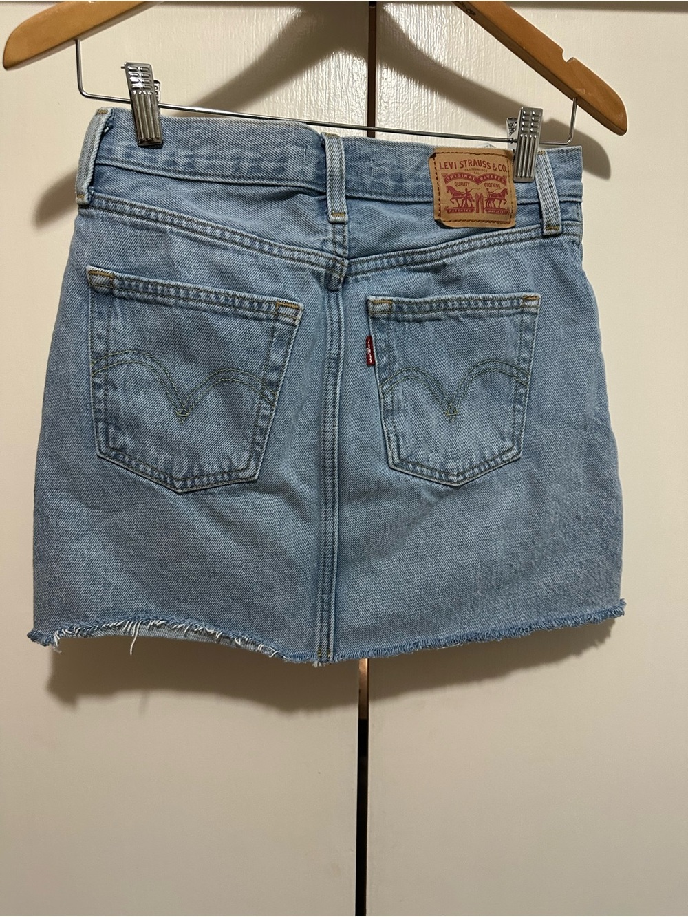 Levi’s Blue Iconic Denim Mini Skirt - Casual Frayed Hem - Picture 6 of 6